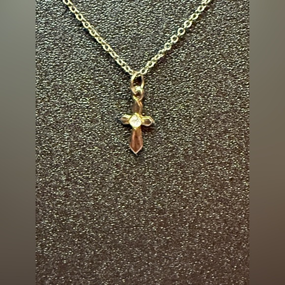 🩶✝️🩶Elegant Childs Silver Tone Necklace with Two-Tone Cross Pendant🩶✝️🩶/EUC - Picture 5 of 7